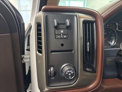 Used 2018 Chevrolet Silverado 1500 High Country image 12