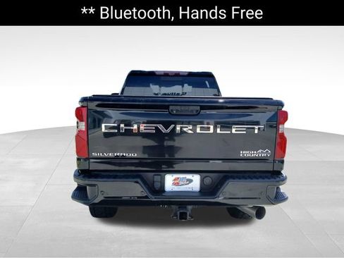 Used 2021 Chevrolet Silverado 2500 High Country w/ Technology Package AWD/4WD image 4