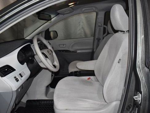 Used 2012 Toyota Sienna LE image 10
