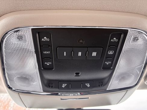 Used 2023 Chrysler 300 Touring L w/ Popular Equipment Group image 25