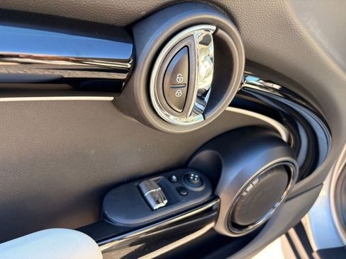 Certified 2024 MINI Cooper SE image 13