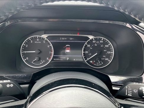 Used 2022 Nissan Pathfinder SV image 19