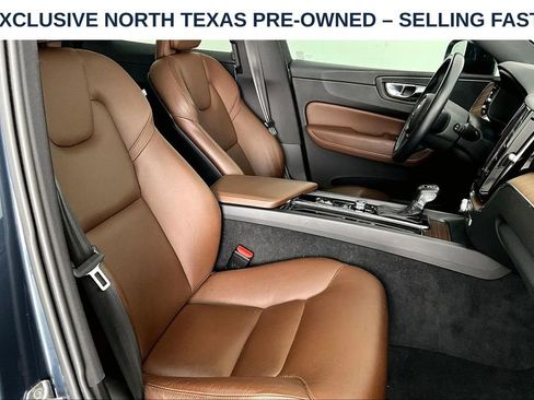 Used 2021 Volvo XC60 T5 Momentum w/ Premium Package FWD image 11