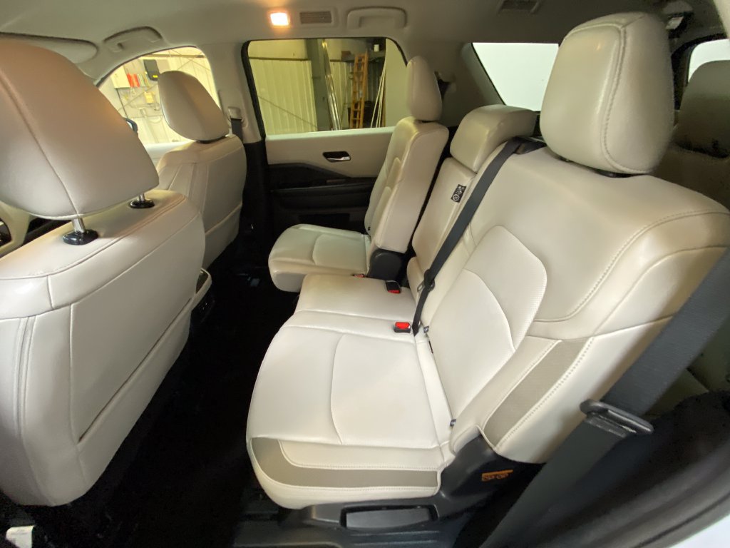 Used 2026 Nissan Pathfinder SL FWD image 24