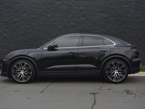 Certified 2025 Porsche Macan 4S Electric image 2