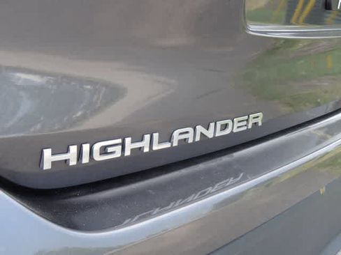 Used 2022 Toyota Highlander LE AWD/4WD image 36