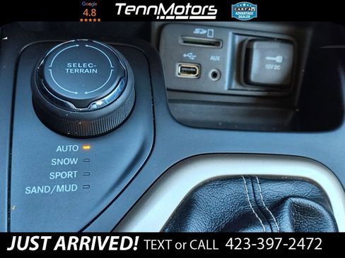 Used 2016 Jeep Cherokee Latitude w/ Cold Weather Group image 22