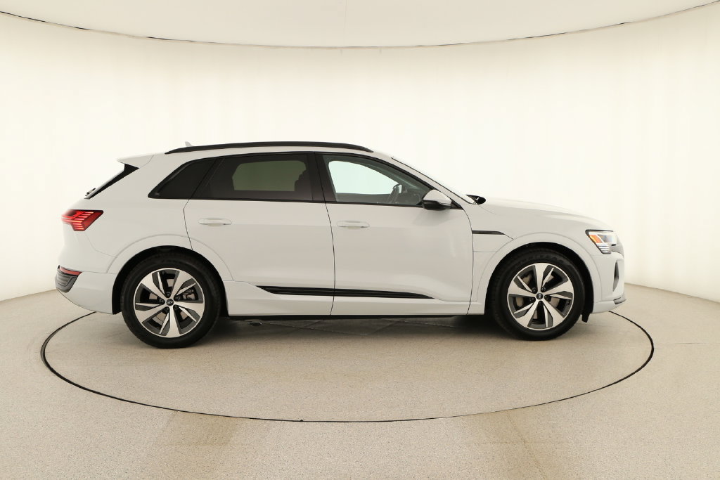 Certified 2024 Audi Q8 e-tron Premium AWD/4WD image 8
