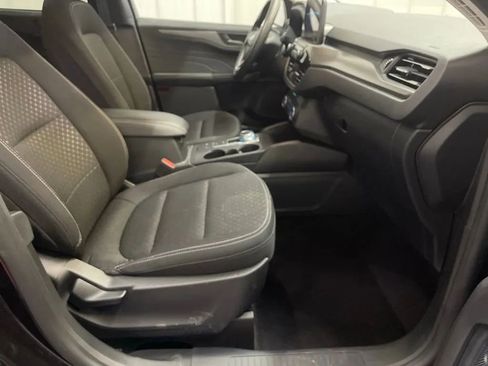 Used 2025 Ford Escape Active AWD/4WD image 17