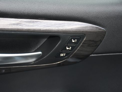 Used 2021 Toyota Highlander Limited FWD image 11