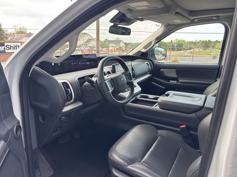 Used 2025 Ford Expedition Active image 9