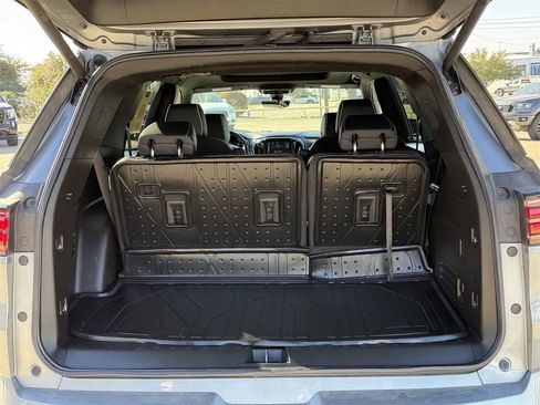 Used 2023 Chevrolet Traverse Premier image 31