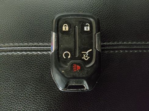 Used 2023 GMC Terrain SLT image 32