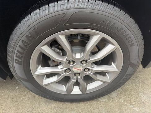 Used 2022 GMC Terrain SLT w/ Infotainment Package II image 6