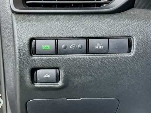 Used 2025 Nissan Sentra S image 17