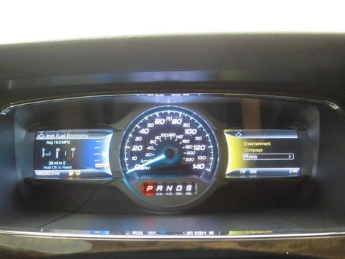 Used 2018 Ford Taurus Limited image 14