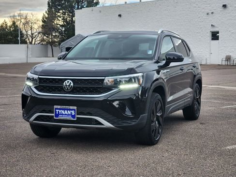 Certified 2024 Volkswagen Taos SE image 4