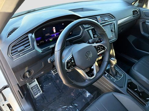 Used 2023 Volkswagen Tiguan SE R-Line image 25