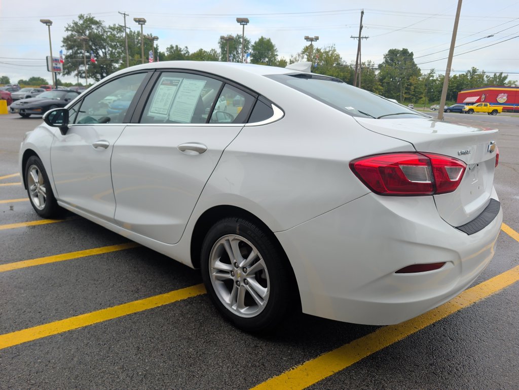 Used 2018 Chevrolet Cruze LT FWD image 5