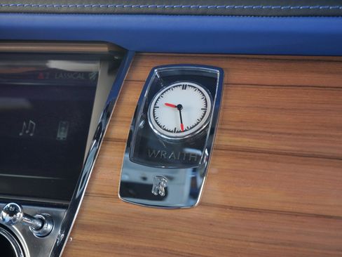 Used 2019 Rolls-Royce Wraith image 14