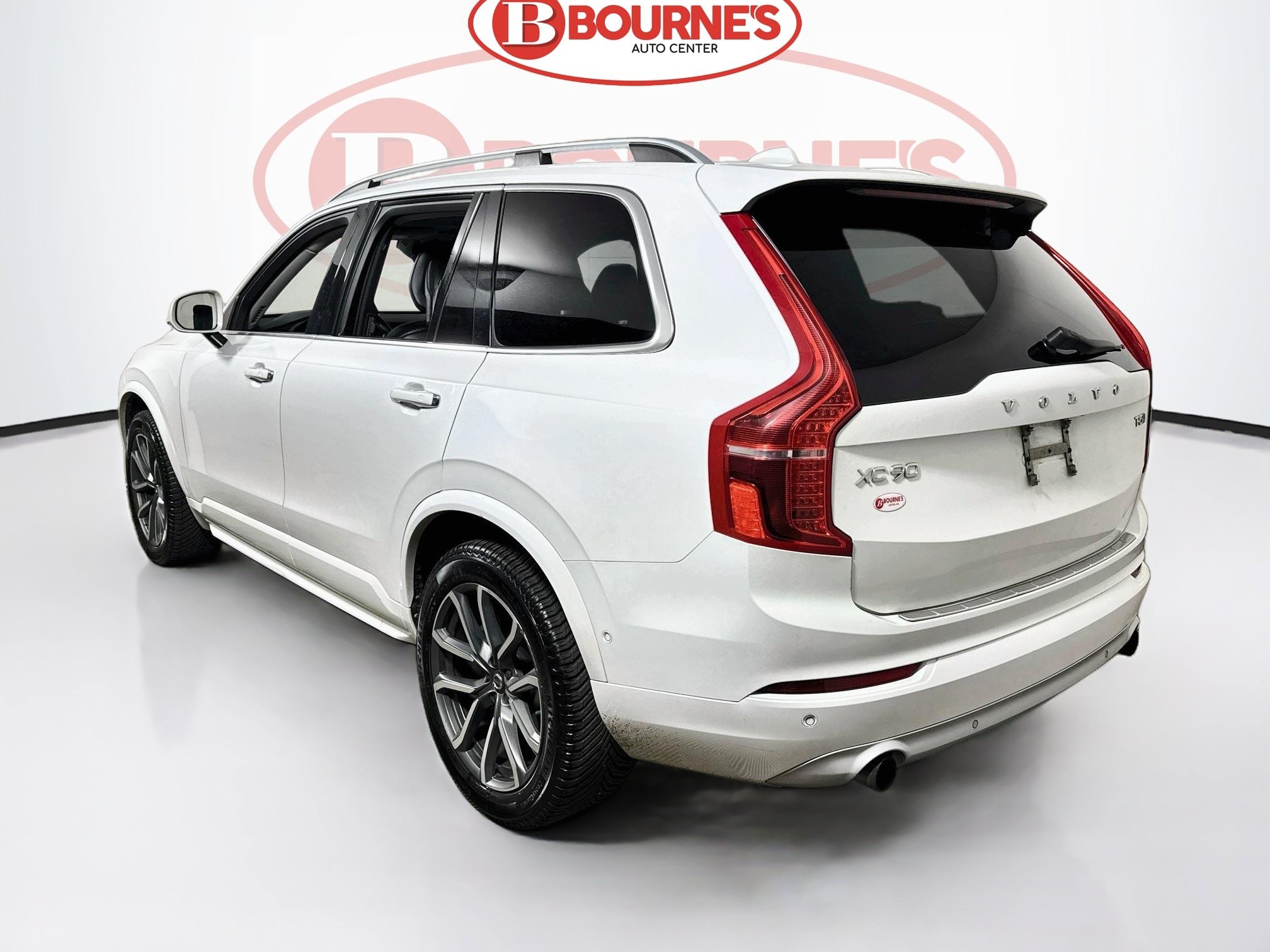 Used 2018 Volvo XC90 T5 Momentum w/ Convenience Package AWD/4WD image 9