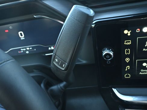 Used 2025 GMC Sierra 2500 Denali Ultimate image 10