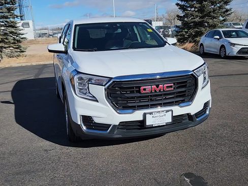 Used 2024 GMC Terrain SLE image 4