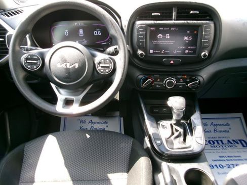 Used 2025 Kia Soul LX w/ LX Technology Package FWD image 11