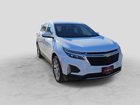 Used 2023 Chevrolet Equinox LT image 2