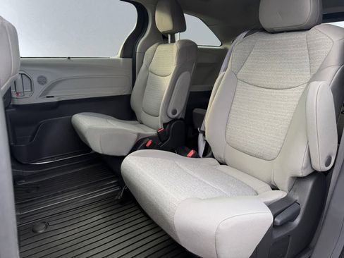 Used 2023 Toyota Sienna LE image 18