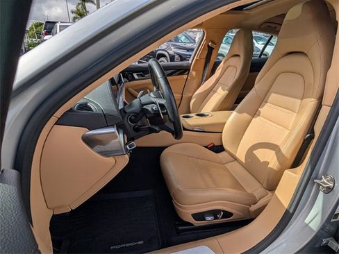 Used 2021 Porsche Panamera image 4