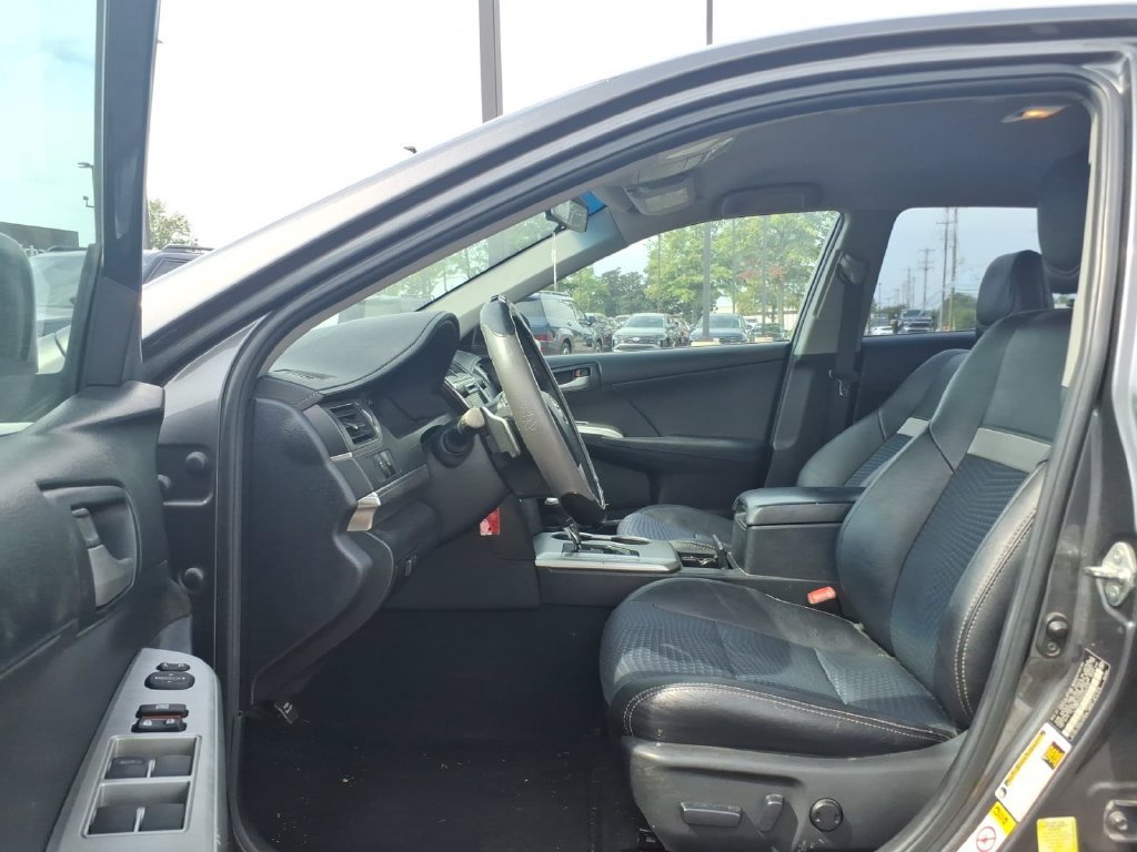 Used 2013 Toyota Camry SE FWD image 13