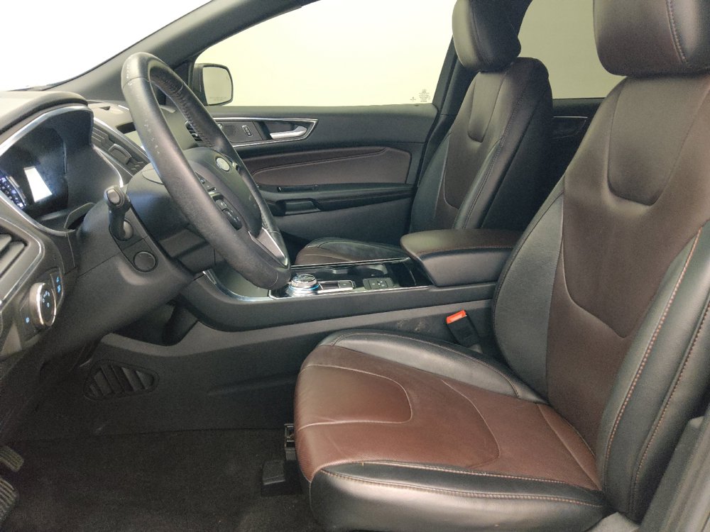 Used 2020 Ford Edge Titanium w/ Equipment Group 301A FWD image 17