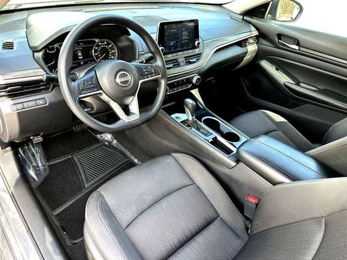 Used 2024 Nissan Altima 2.5 SV image 13