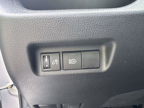 Used 2021 Toyota RAV4 LE AWD/4WD image 19