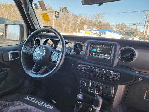 Used 2021 Jeep Wrangler Sport S image 27