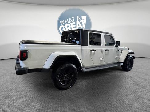 Used 2023 Jeep Gladiator Overland w/ Popular Equipment Package image 3
