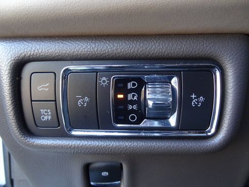 Certified 2021 Lincoln Nautilus Reserve image 23