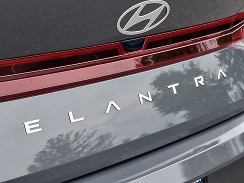 Used 2026 Hyundai Elantra SE FWD image 29