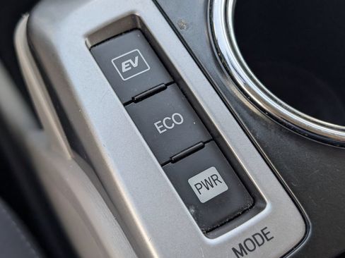 Used 2015 Toyota Prius V Three FWD image 25