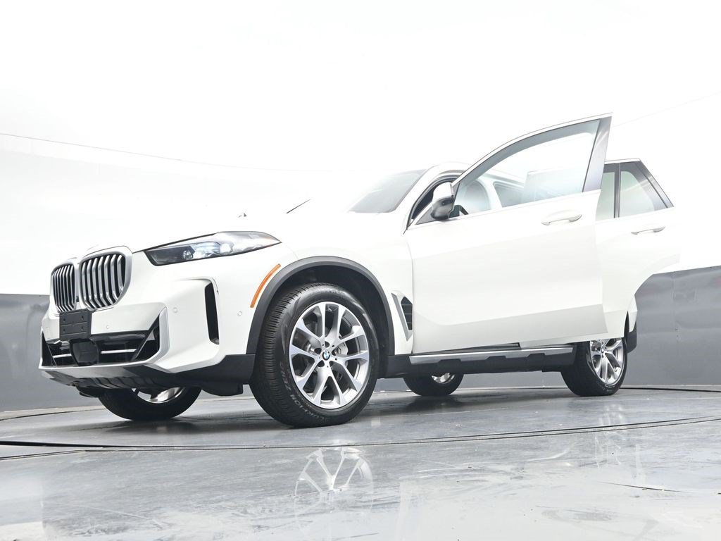 Used 2024 BMW X5 xDrive40i w/ Parking Assistance Package AWD/4WD image 42