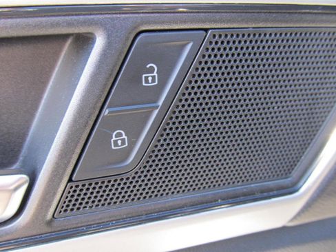 Used 2022 Volkswagen Atlas Cross Sport SE image 26