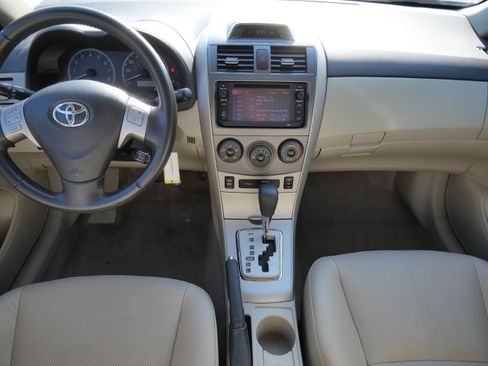 Used 2013 Toyota Corolla LE Special Edition FWD image 10