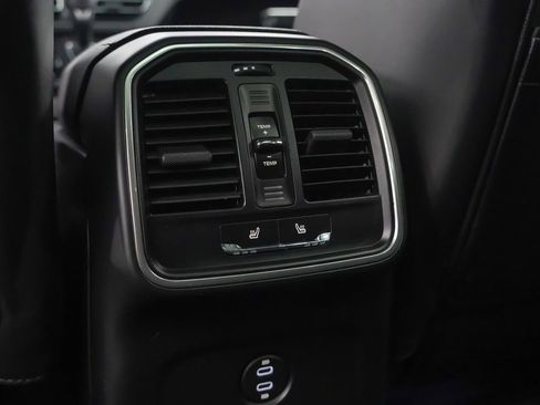 Certified 2025 Porsche Macan image 20