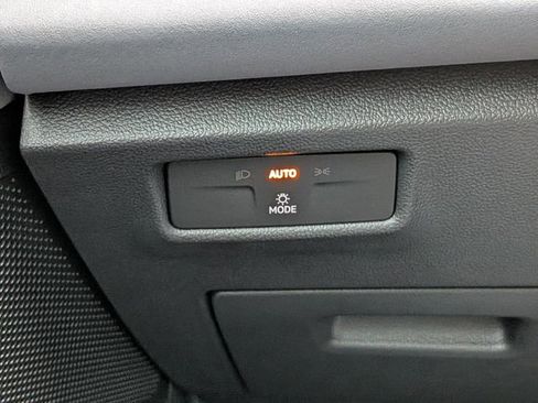 New 2026 Volkswagen Tiguan SE image 23