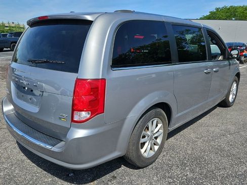 Used 2019 Dodge Grand Caravan SXT FWD image 3