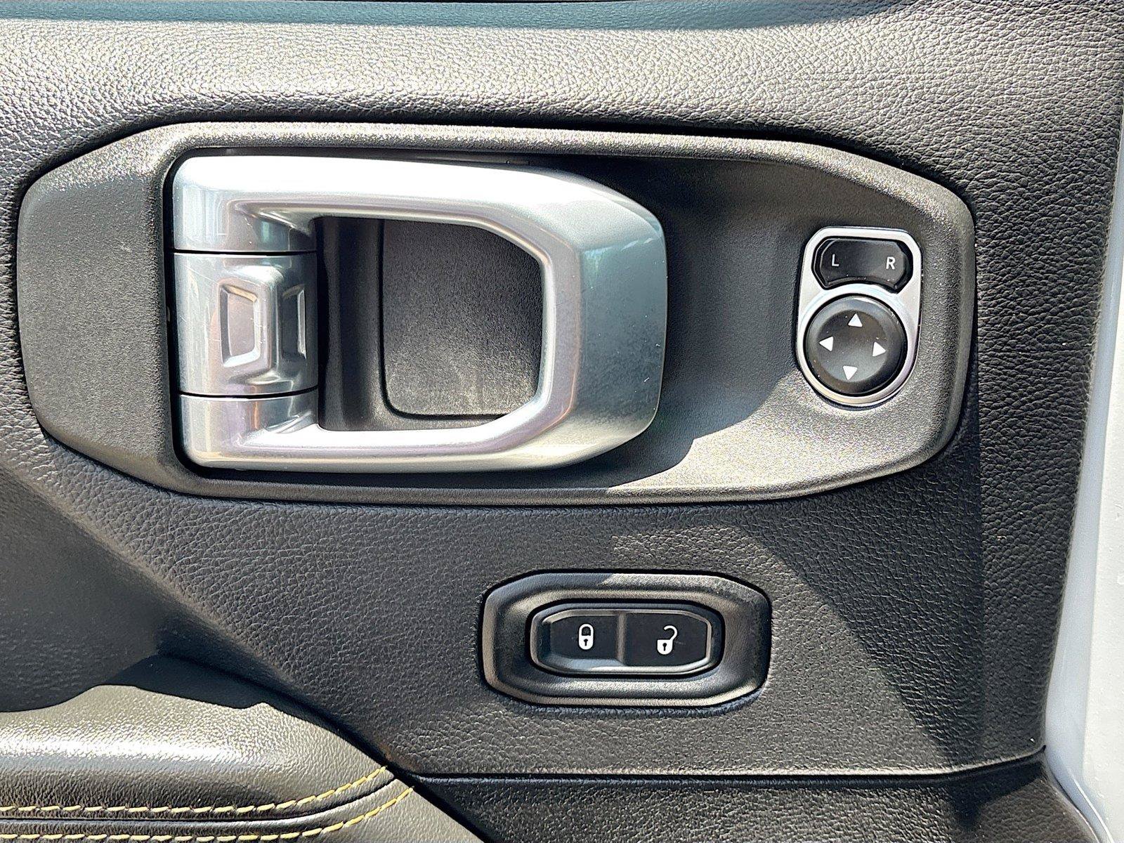 Used 2024 Jeep Wrangler Unlimited Sahara AWD/4WD image 17
