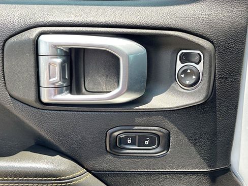 Used 2024 Jeep Wrangler Unlimited Sahara AWD/4WD image 17