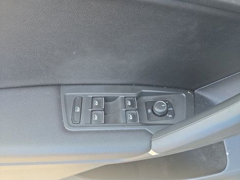 Used 2018 Volkswagen Tiguan SE AWD/4WD image 18
