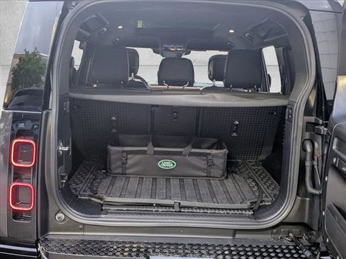 Used 2024 Land Rover Defender 110 X-Dynamic SE AWD/4WD image 6
